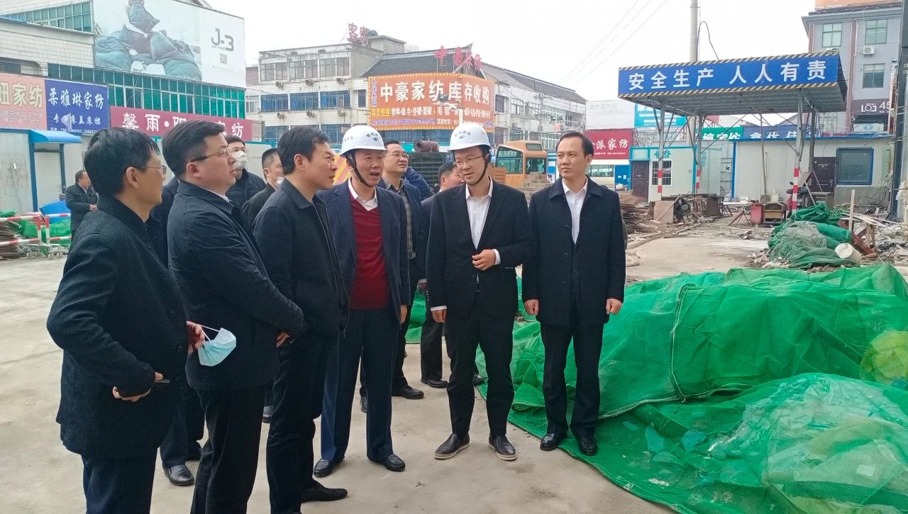 南通市家紡市場(chǎng)協(xié)同發(fā)展領(lǐng)導小組組長(cháng)、副市長(cháng)潘建華在園區視察