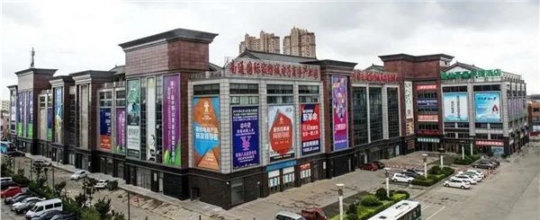 南通市政府相關(guān)部門(mén)在海門(mén)疊石橋市場(chǎng)區域進(jìn)行實(shí)地調研